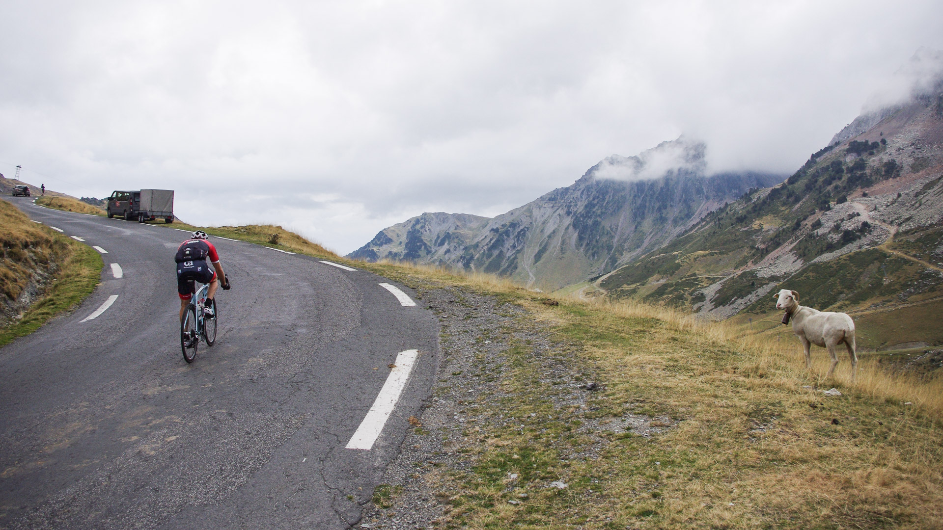 Mountain atmosphere on the road to the Tourmalet